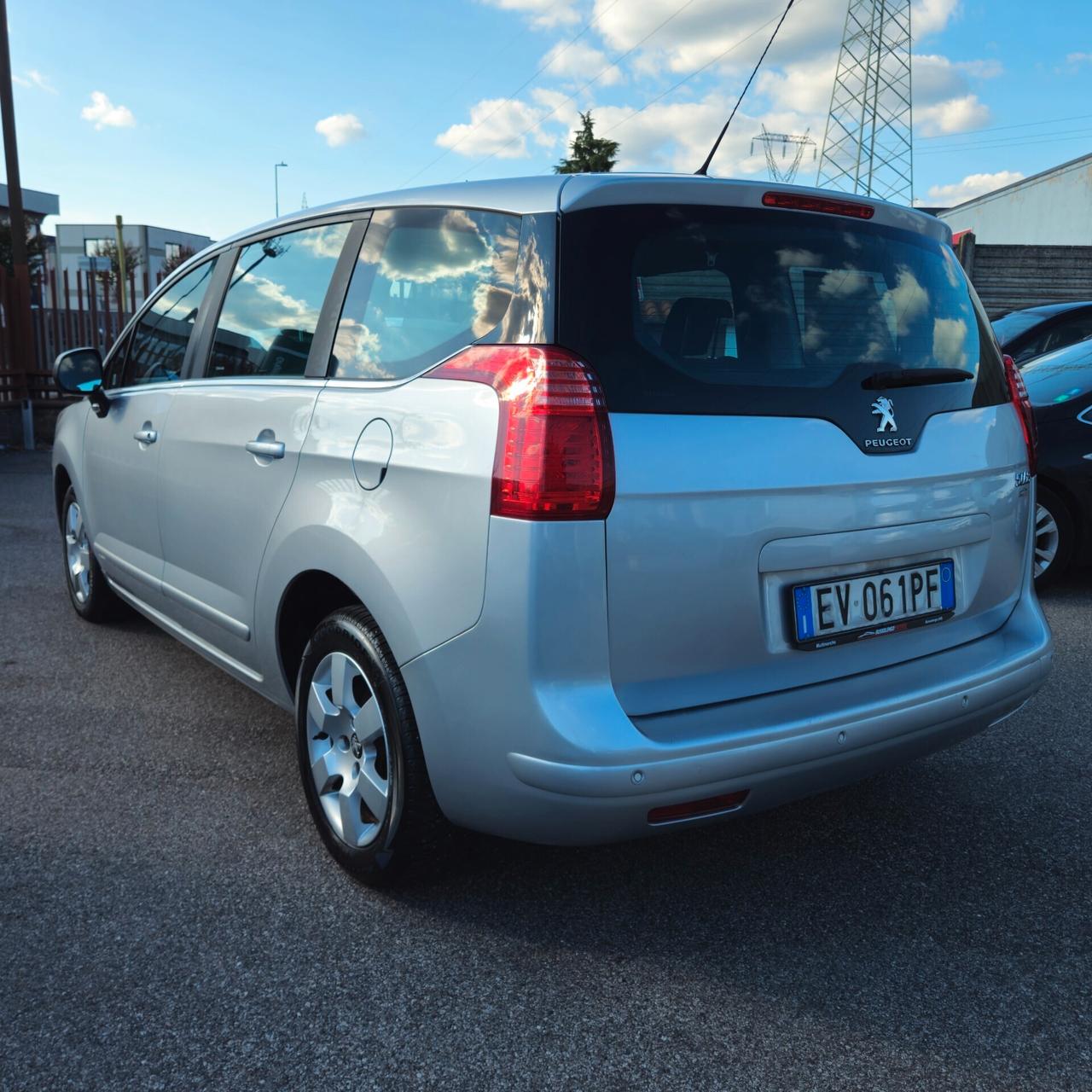 Peugeot 5008 1.6 HDi 115CV Business