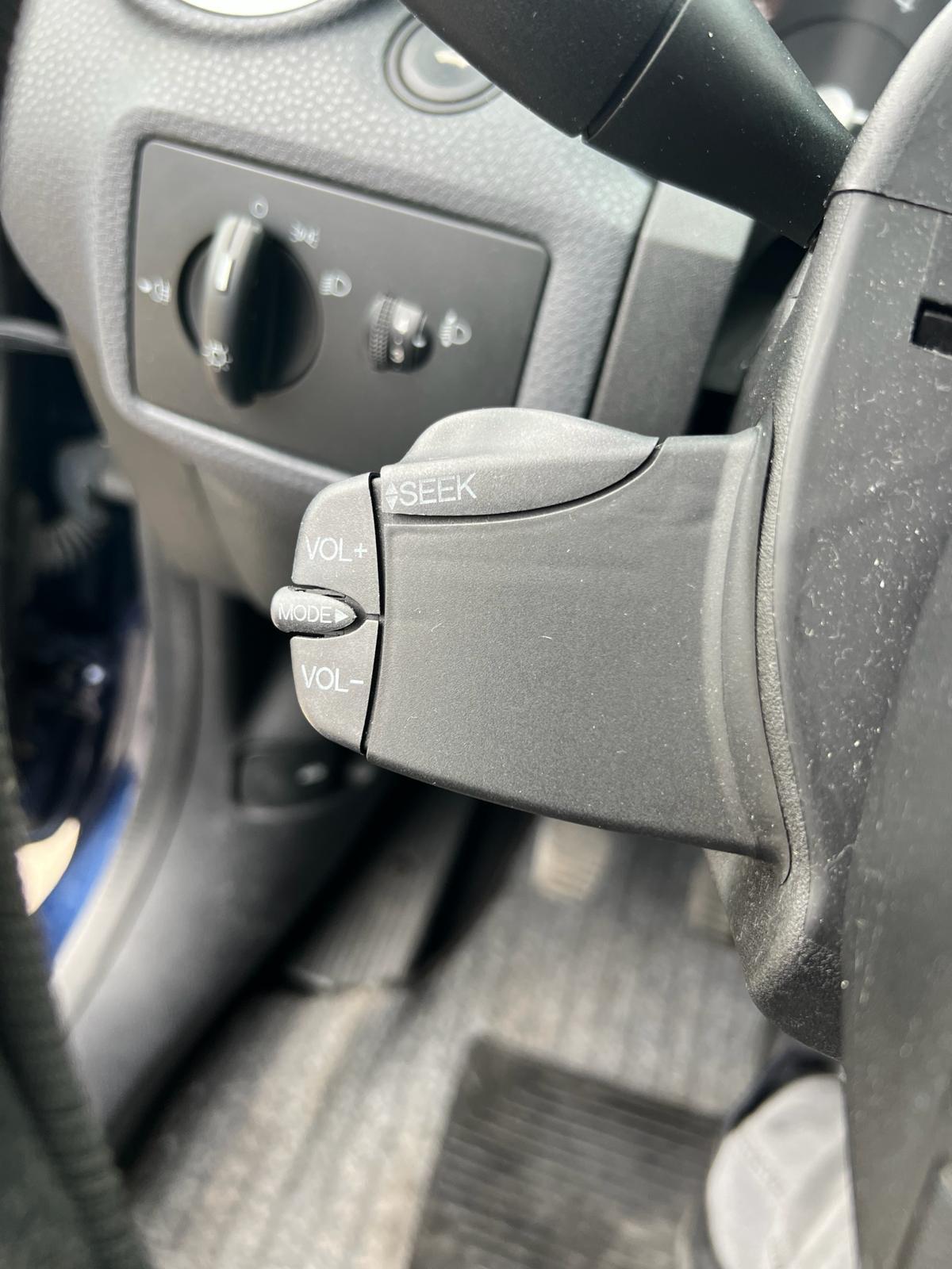 Ford Fiesta 1.2 16V 5p. Ghia x Neopatentati