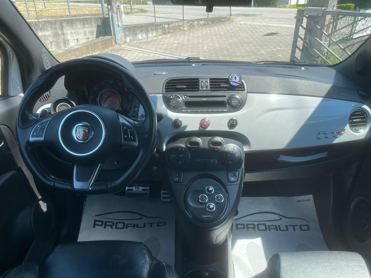 Abarth 500 C 1.4 Turbo T-Jet MTA Bicolore