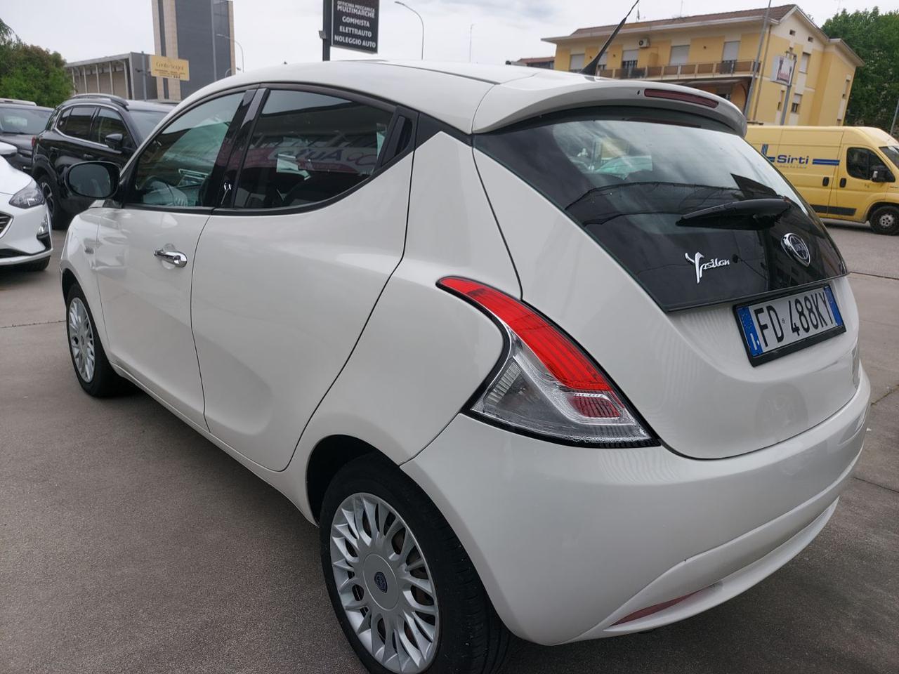 LANCIA Ypsilon 1.2 69 CV 5 porte GPL Ecochic Gold