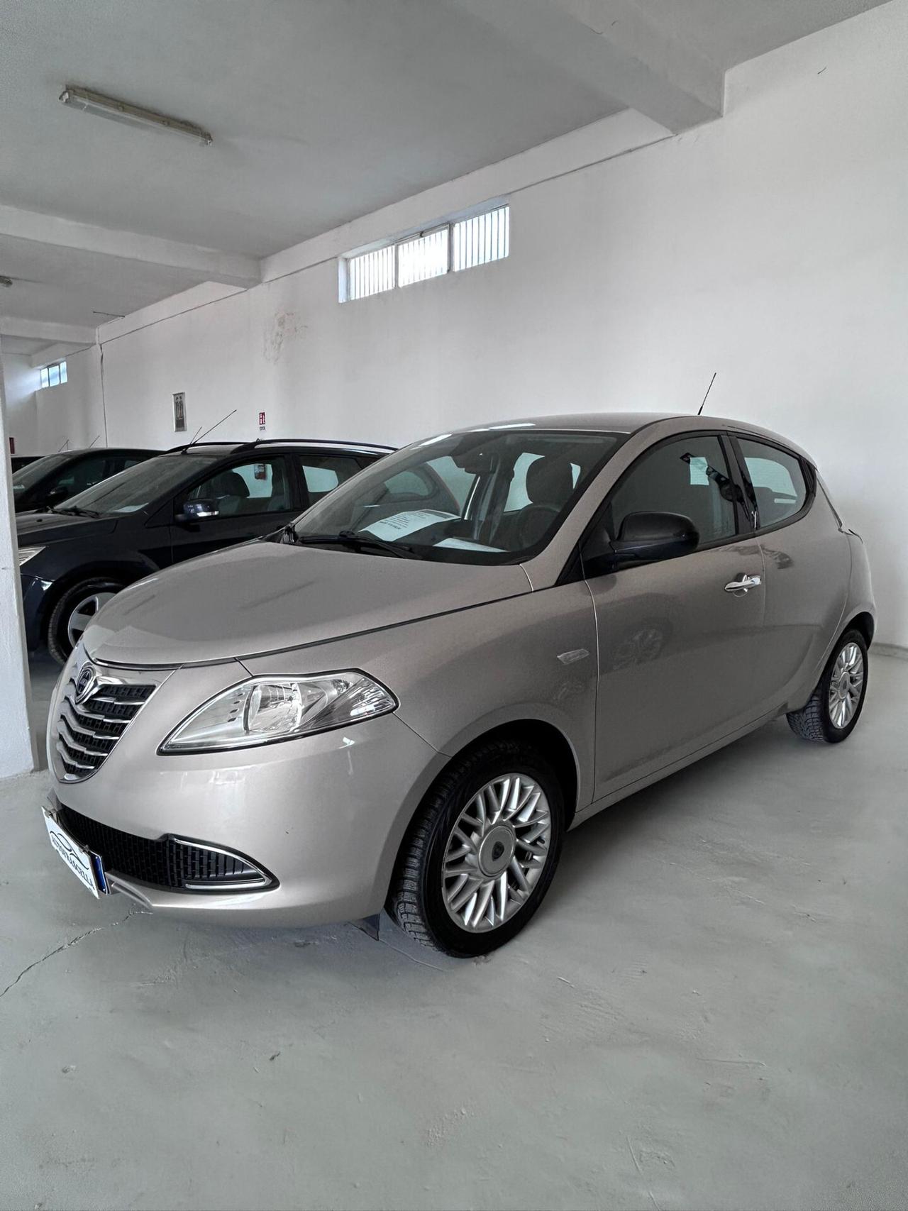 Lancia Ypsilon 1.2 69 CV 5 porte S&S Silver