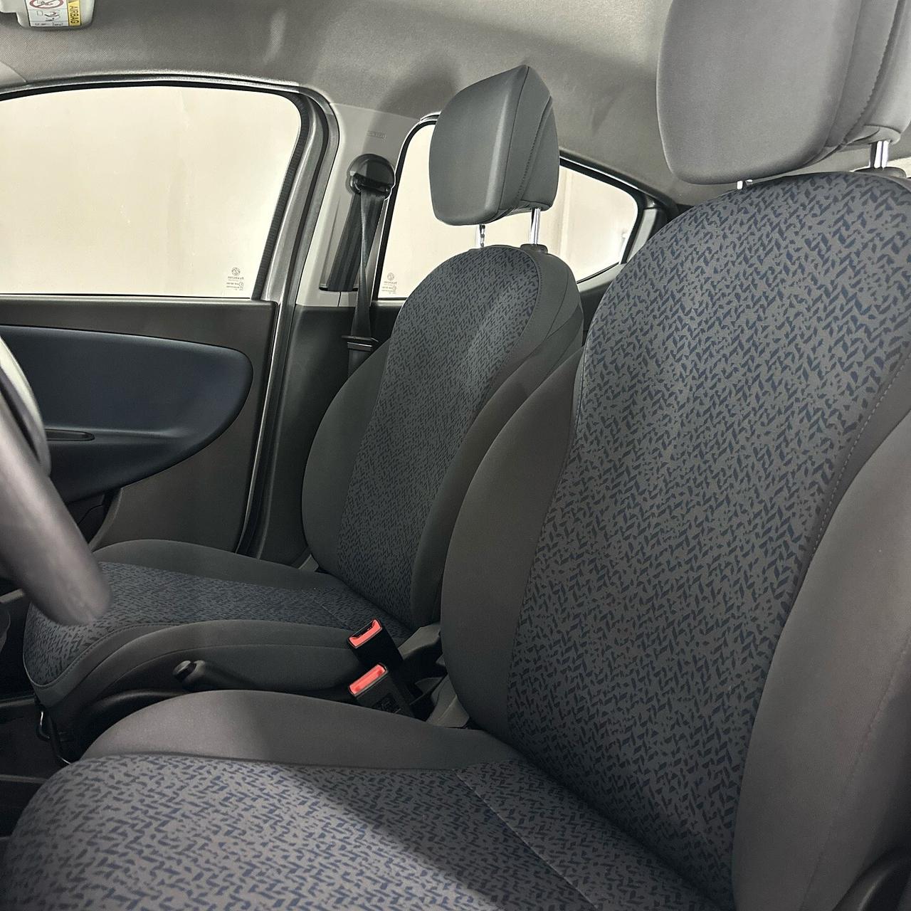 Lancia Ypsilon 1.0 FireFly 5 porte S&S Hybrid Silver