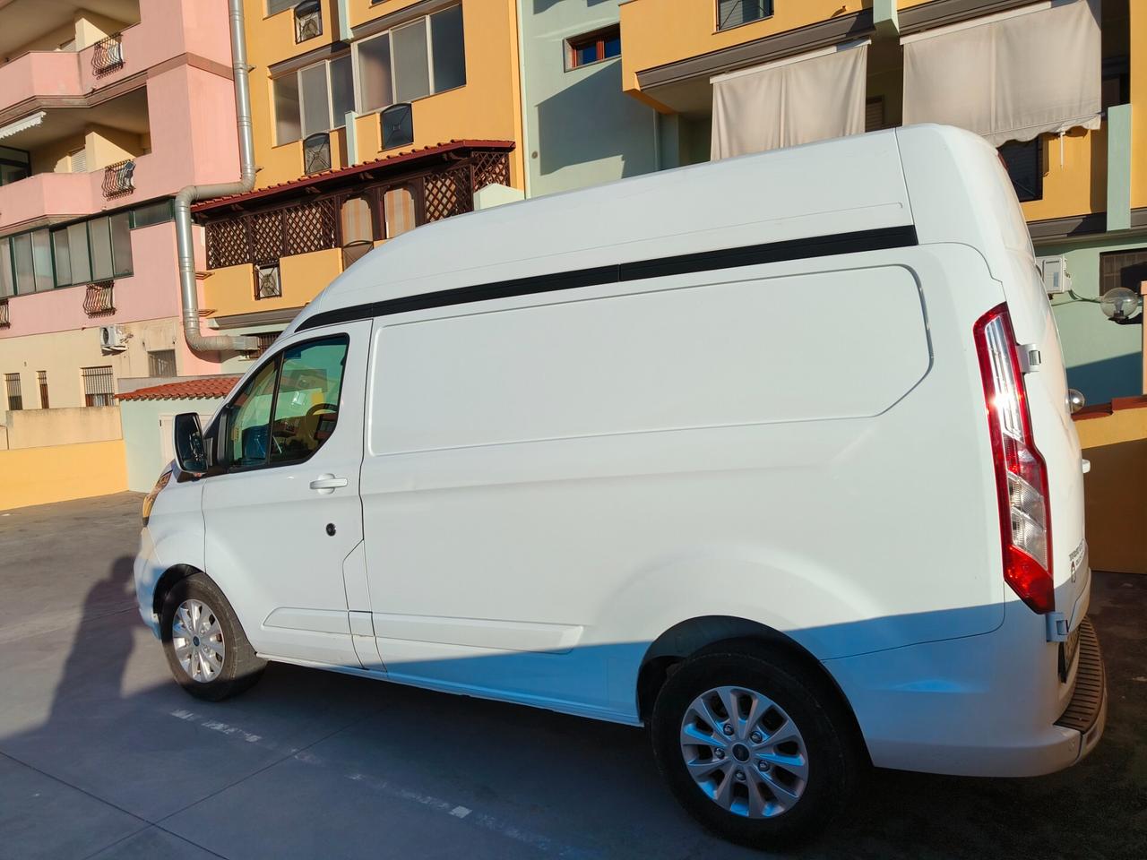 Ford Transit Custom L1H2 125cv Diesel