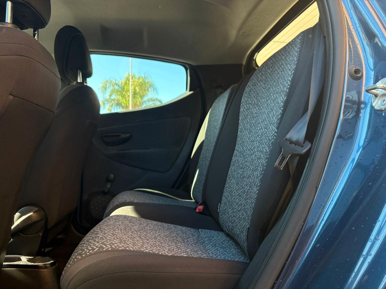 Lancia Ypsilon 1.0 FireFly 5 porte S&S Hybrid Silver