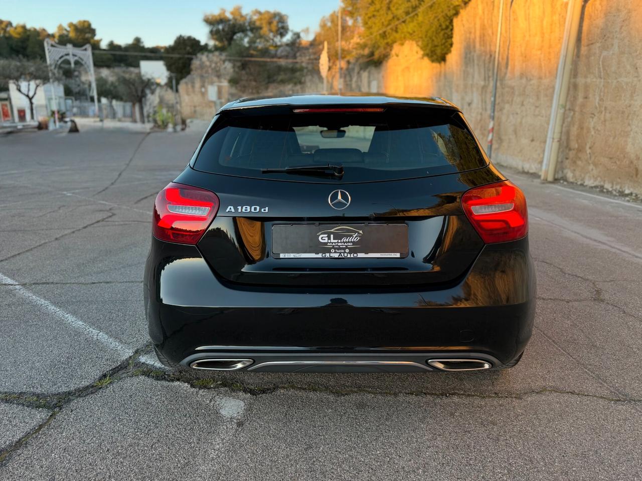 Mercedes A180 SPORT/1500 110CV/FULL LED/NAVI/18"