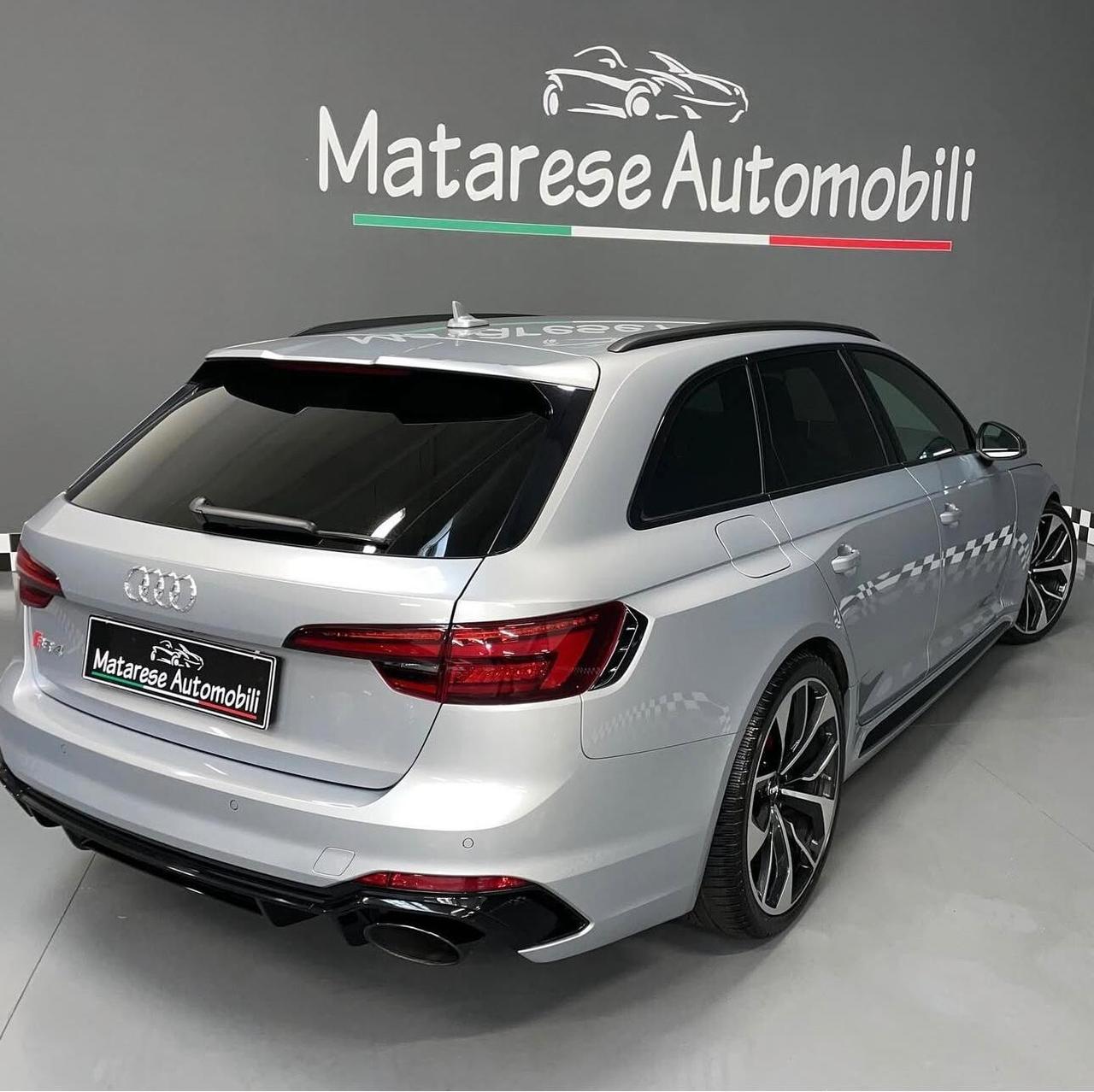 Audi RS4 2.9cc 450cv SediliMassaggianti Matrix B&O Radar TagliandiAudi WRAPPING