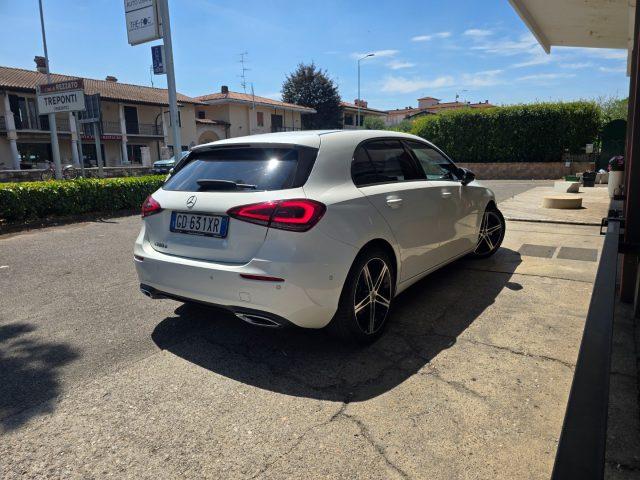 MERCEDES-BENZ A 200 d Automatic LED Ambient 64 MBux Navi NIGHT Pack 18