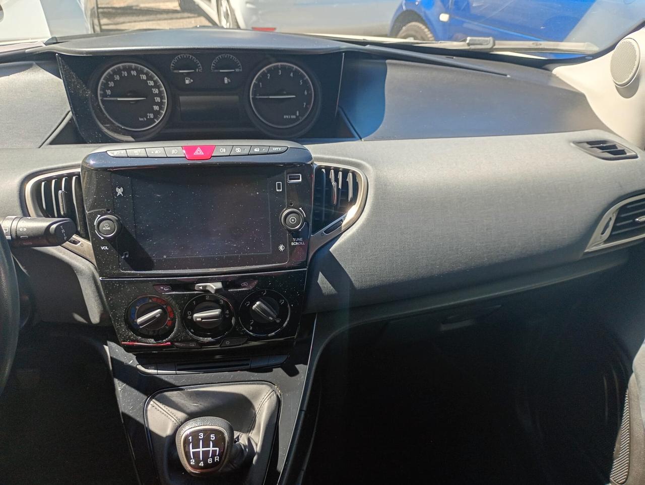 Lancia Ypsilon 1.0 FireFly 5 porte S&S Hybrid Alberta Ferretti