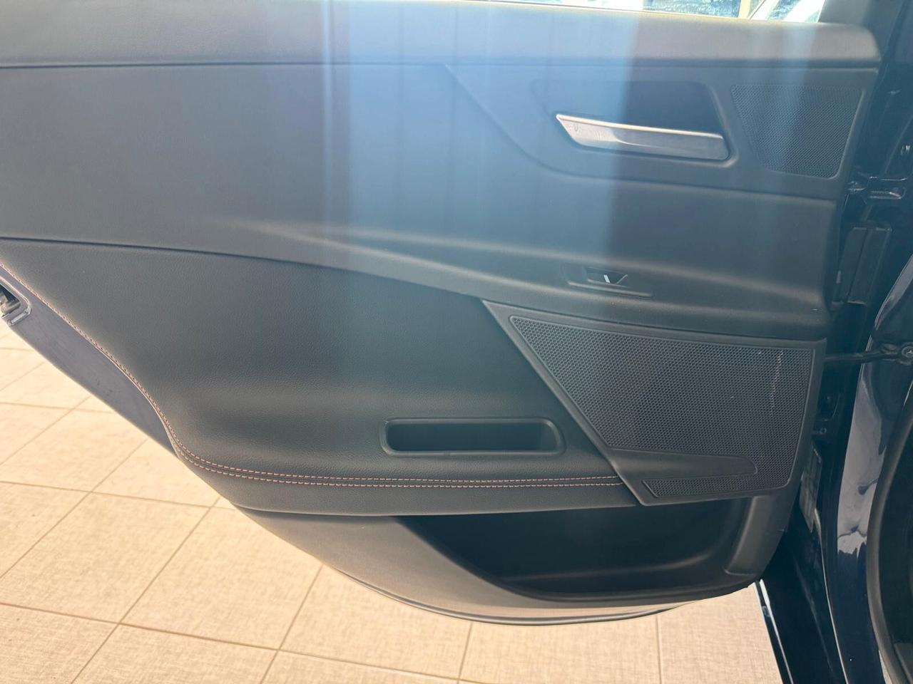 Jaguar XE 2.0 D 180 CV automatica