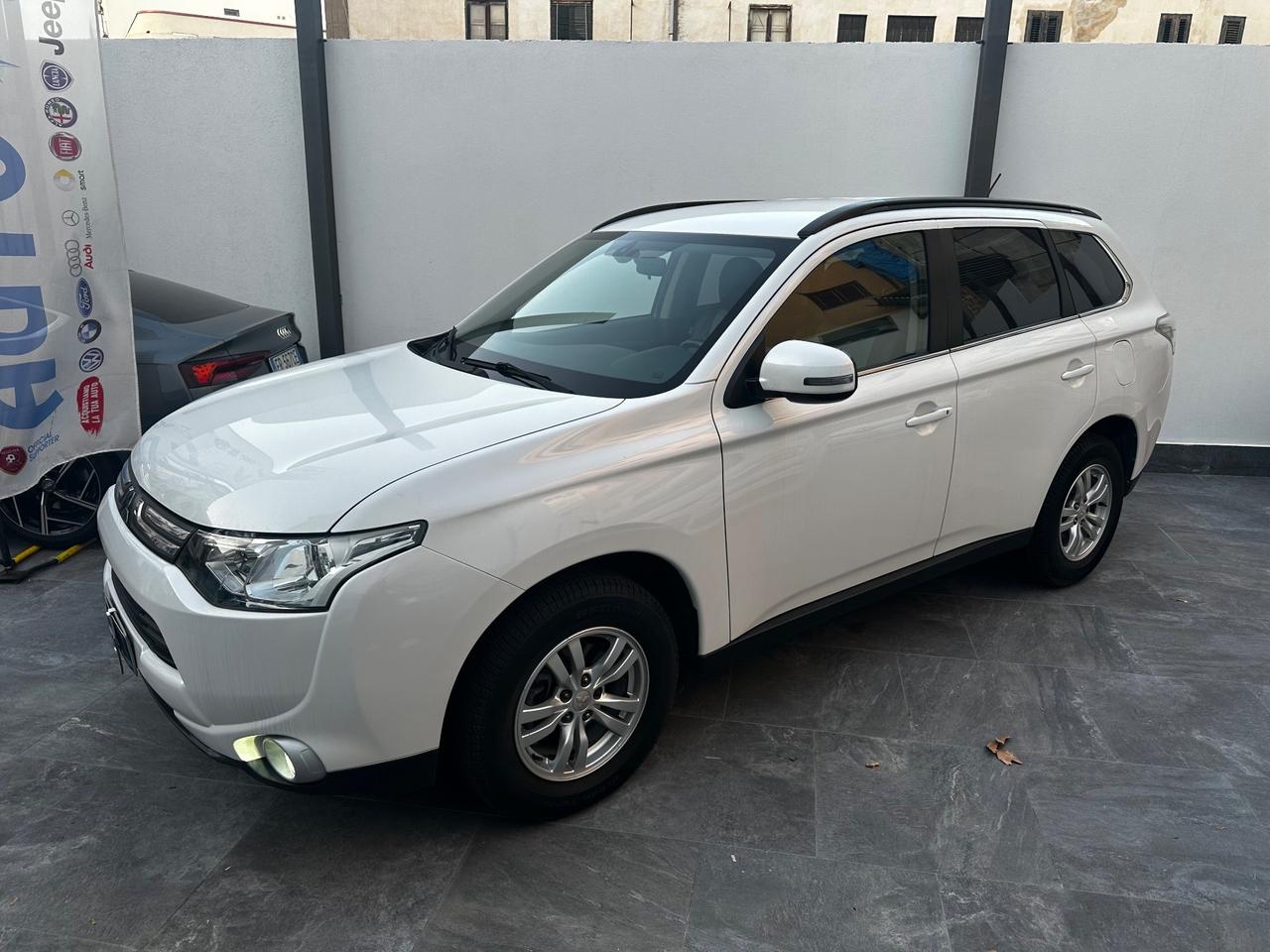 Mitsubishi Outlander 2.2 DI-D 4WD Intense