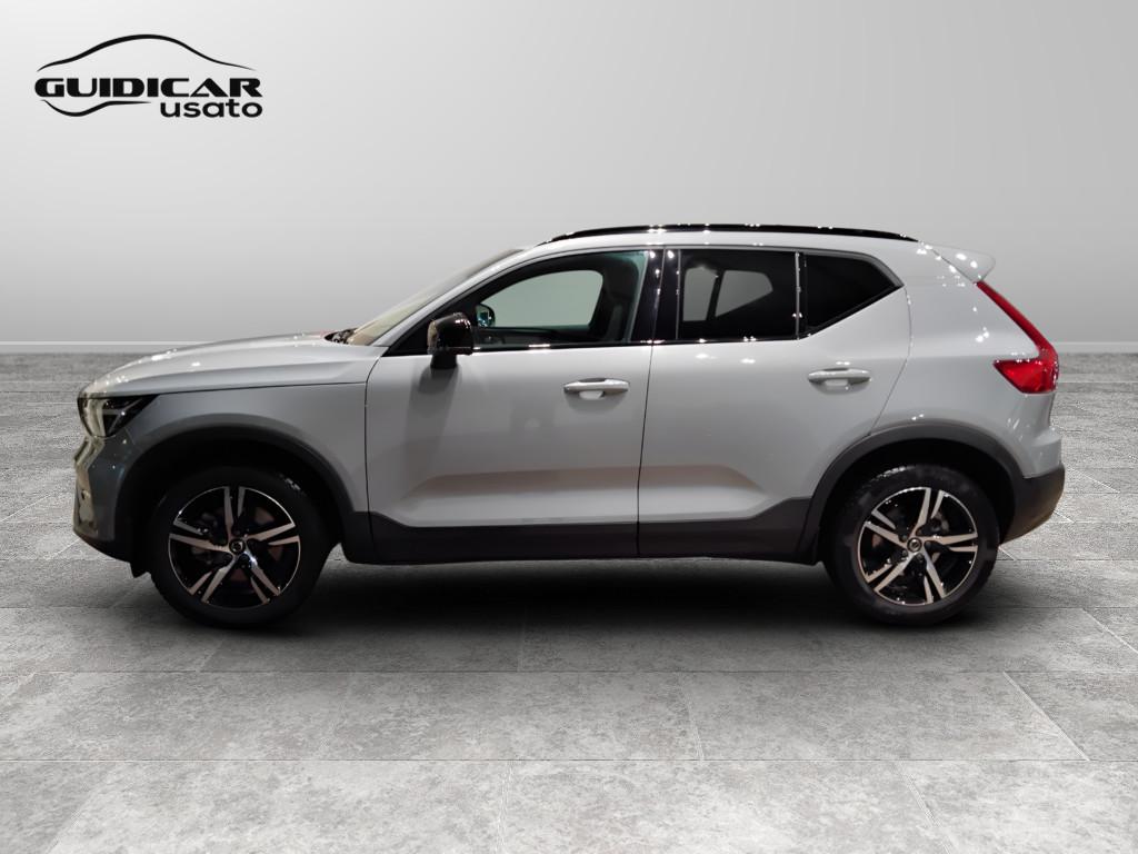 VOLVO XC40 2023 - XC40 2.0 b3 Plus Dark auto