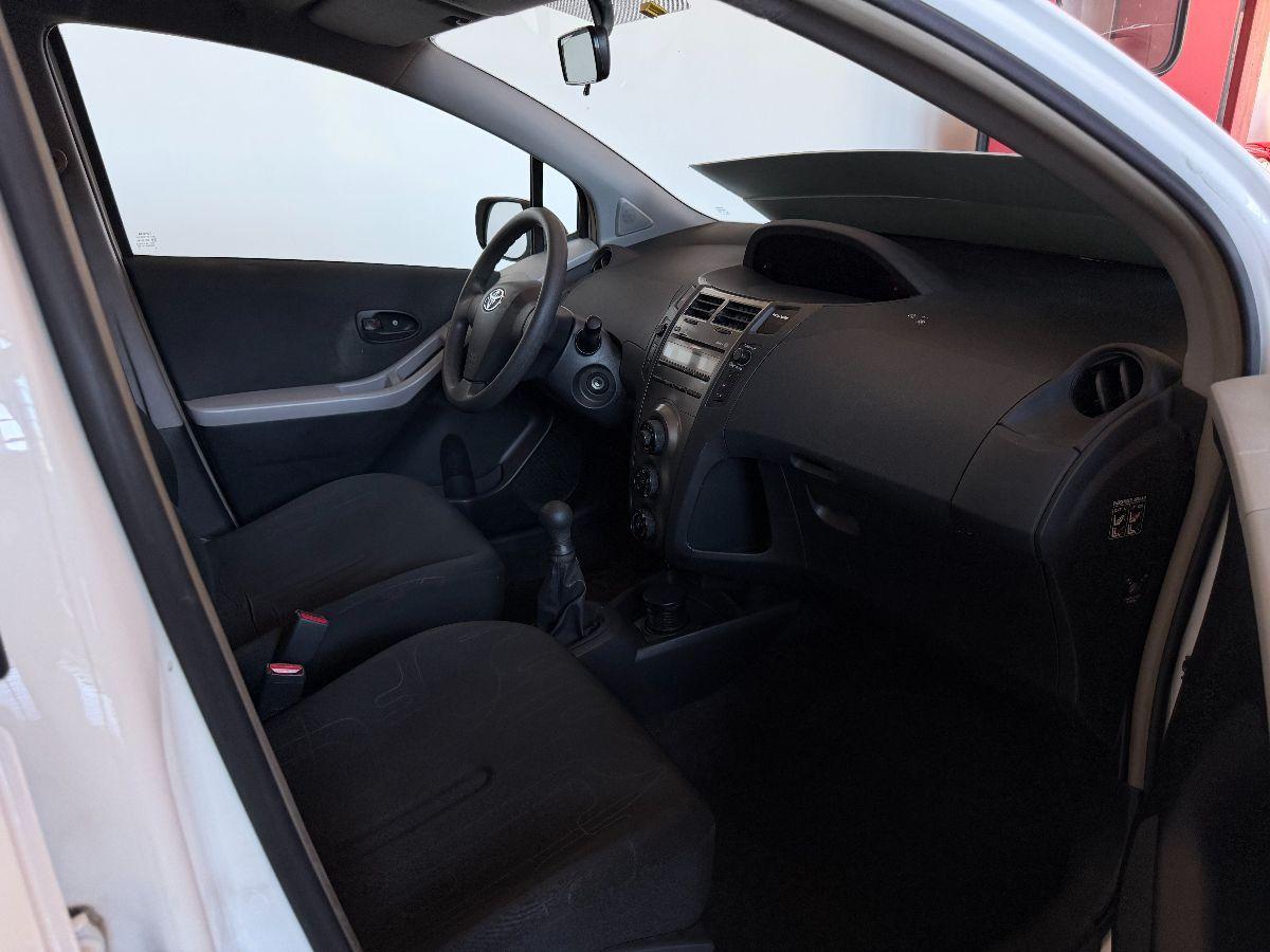 TOYOTA - Yaris - 1.0 5p.