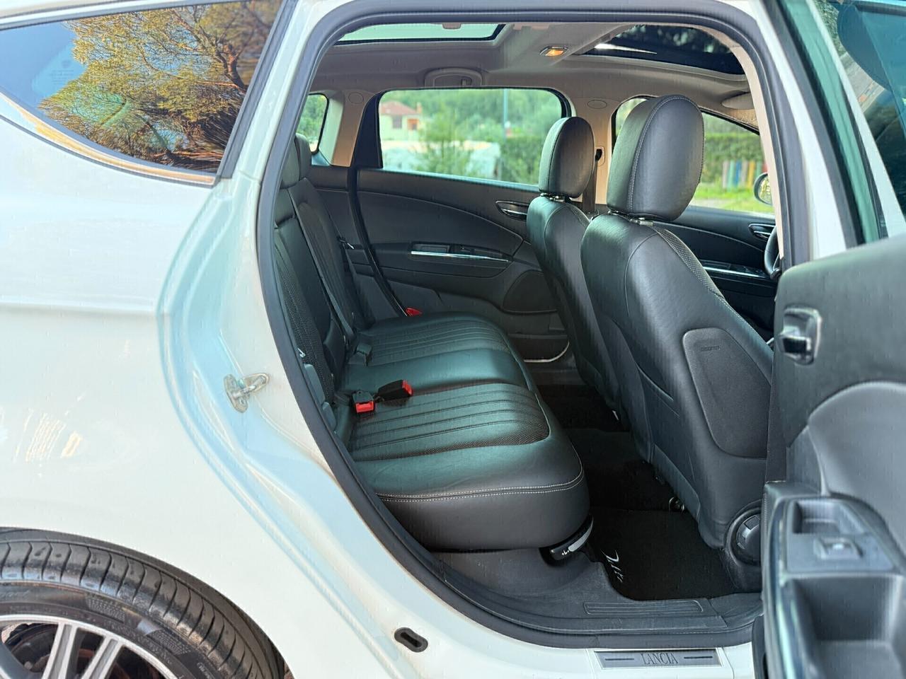 Lancia Delta 1.4 T-Jet 120 CV Gold Ecochic GPL,tetto apribile,pelle,cerchi 17,cruise control,comandi al volante,blu&me,sensori di parcheggio,full