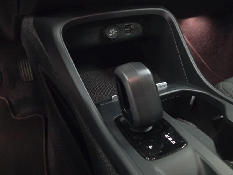 VOLVO XC40 (2017-->) XC40 T3 Geartronic Momentu...