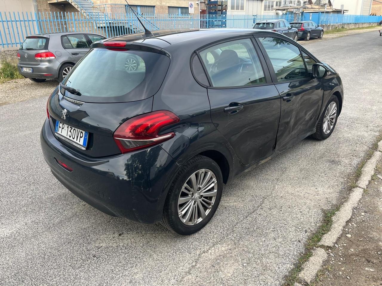 Peugeot 208 PureTech 82 5 porte Allure