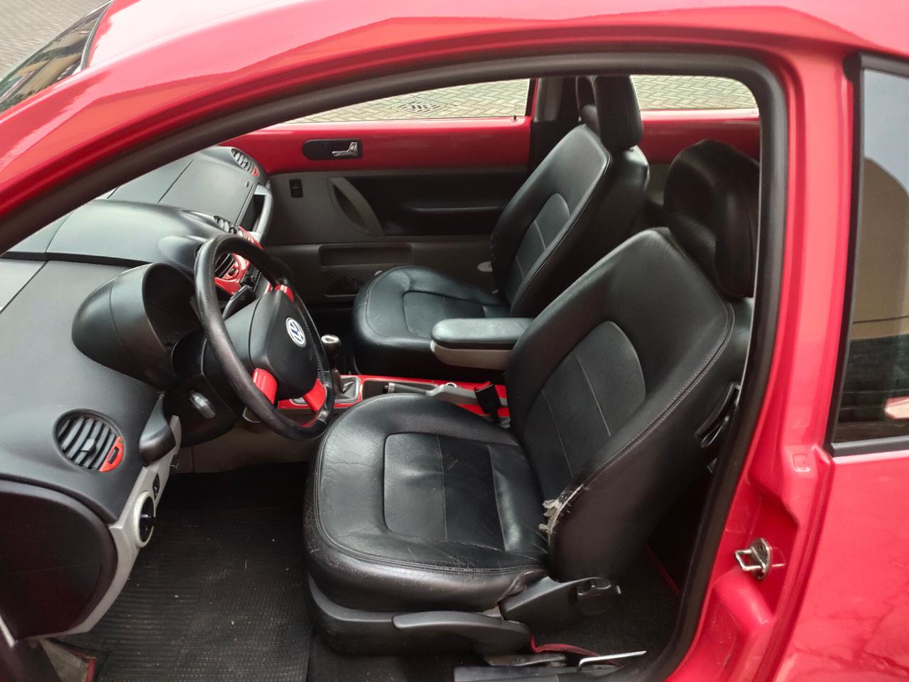 Volkswagen New Beetle 2.0 Gpl pelle e tettuccio