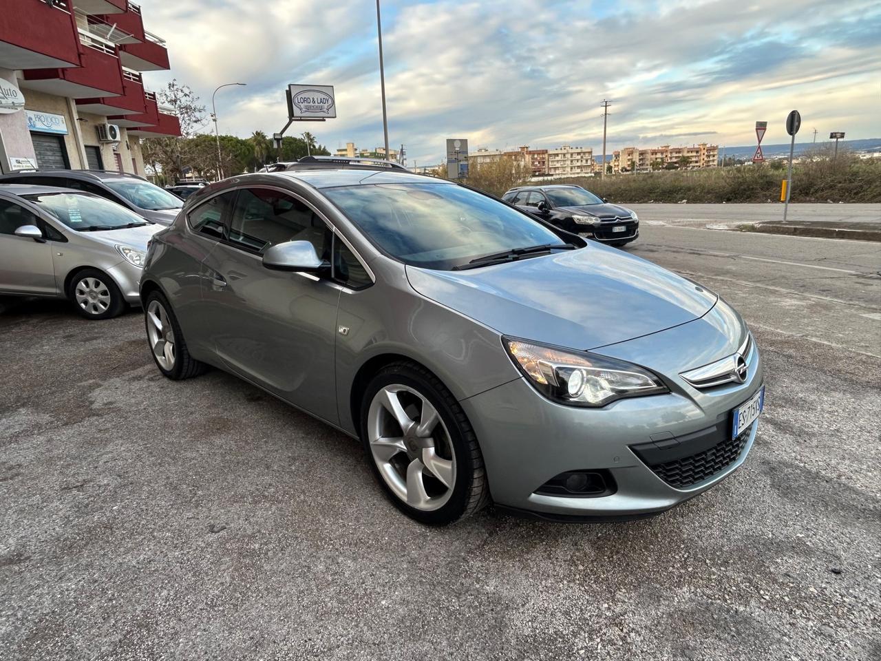 Opel Astra GTC 1.6 Turbo 180CV S&S 3p.