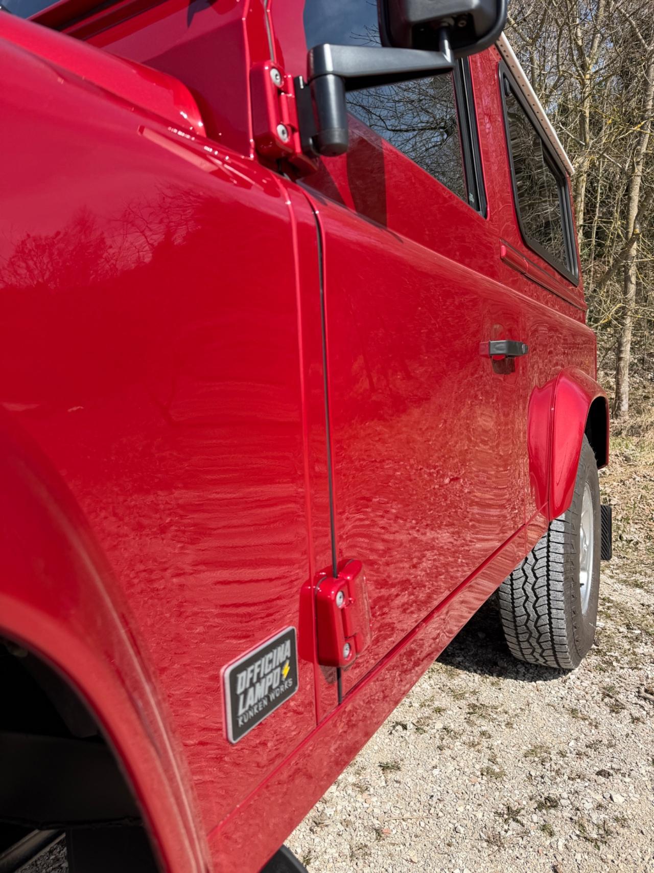 Land Rover Defender 90 2.2 TD4 IBRIDA