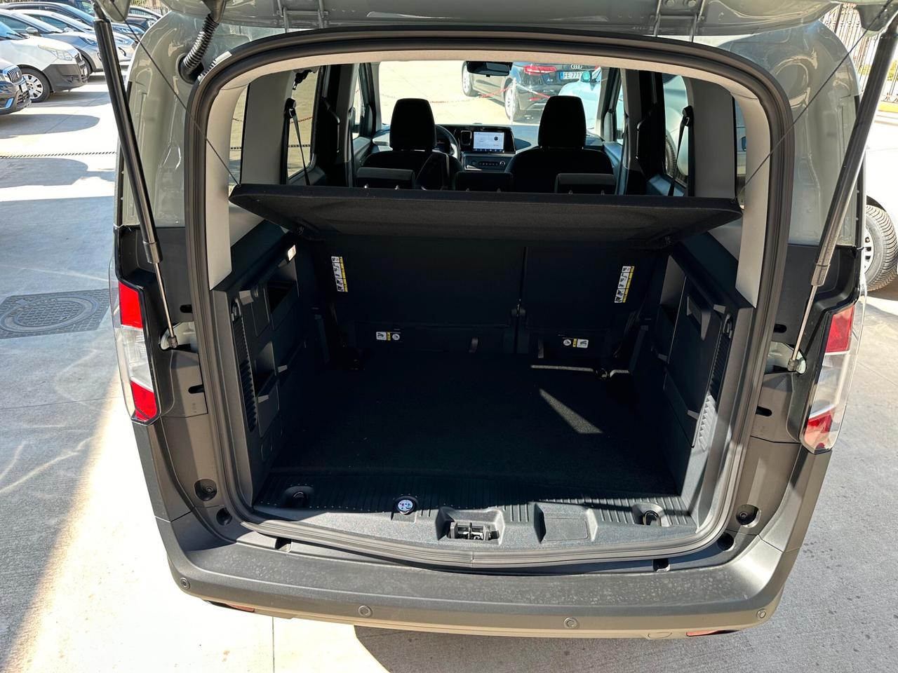 Ford Tourneo Courier 1.0 EcoBoost Titanium