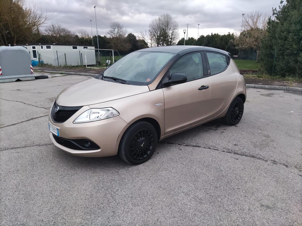 Lancia Ypsilon 1.2 69 CV 5 porte S&S Gold