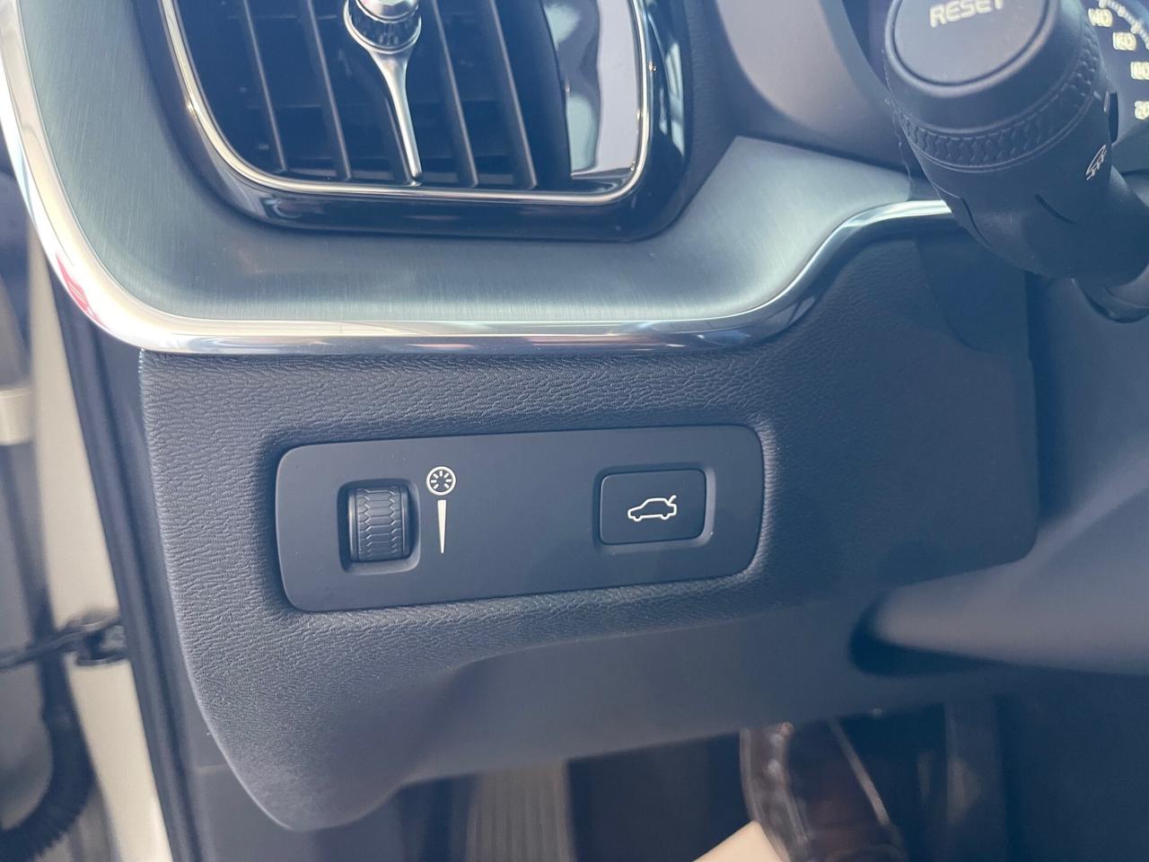 Volvo XC 60 D4 AWD GEARTRONIC MOMENTUM