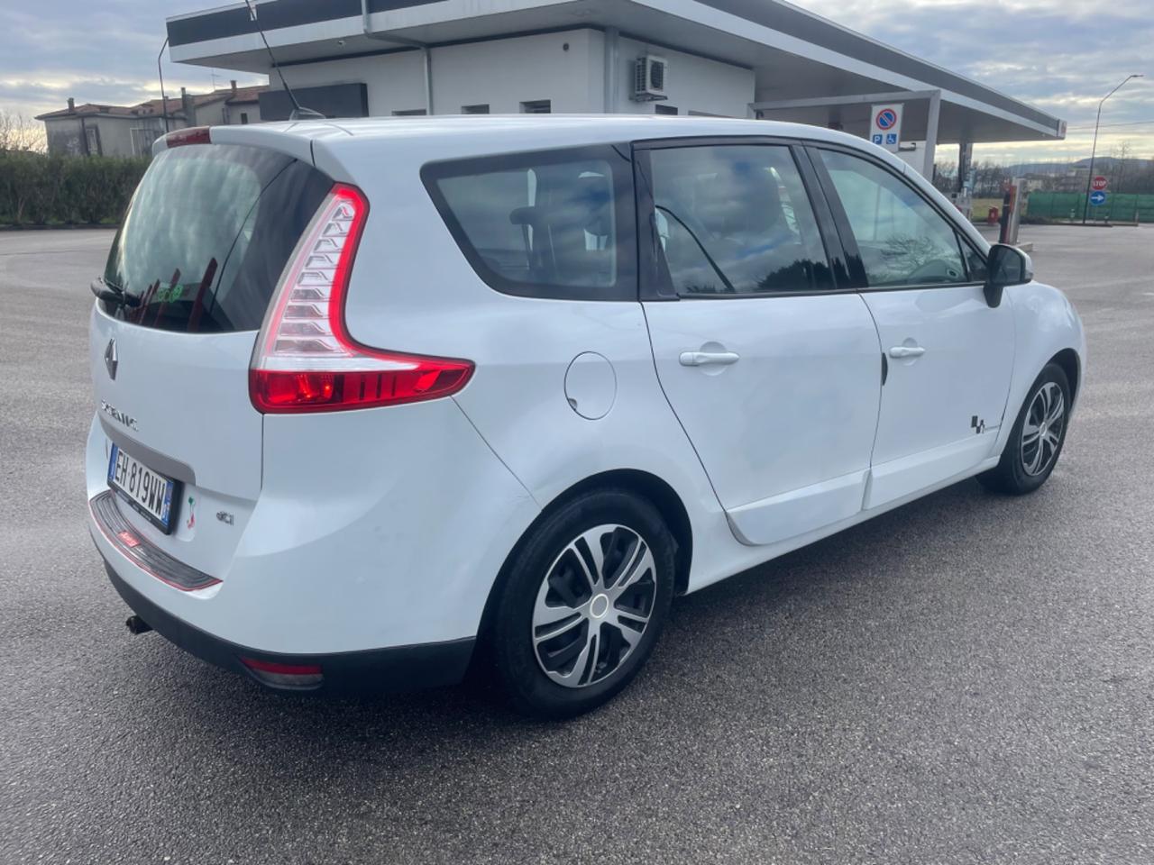 Renault Scénic 1.9 dCi 130CV..7.posti navi perfetta