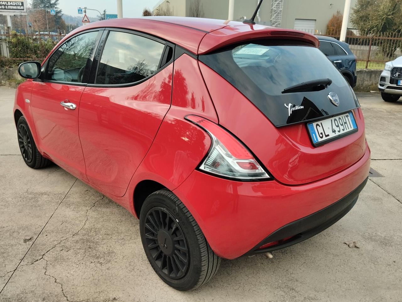 Lancia Ypsilon 1.2 69 CV 5 porte GPL Silver