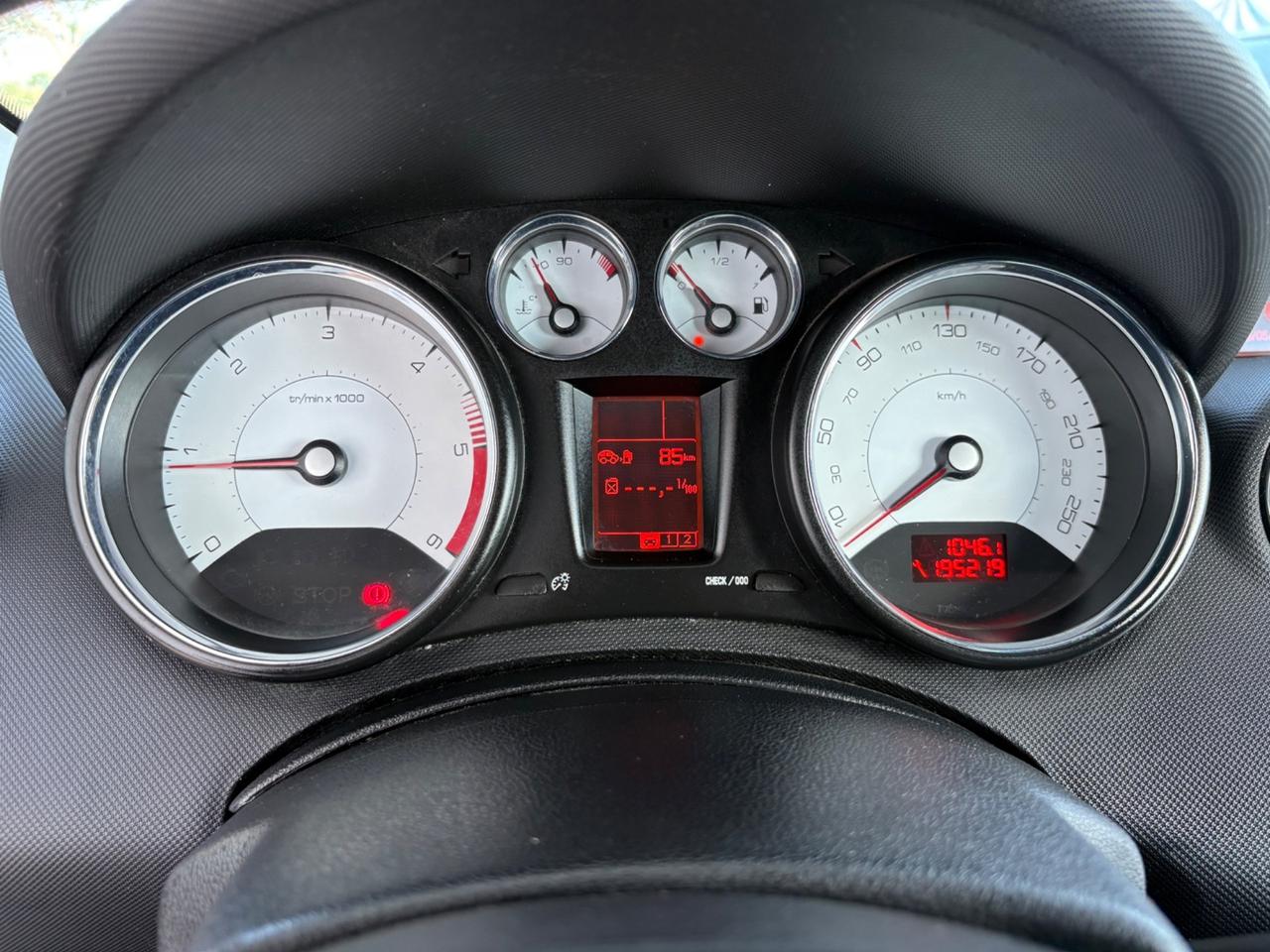 Peugeot 308 2.0 HDi 140CV CC Féline STUPENDA