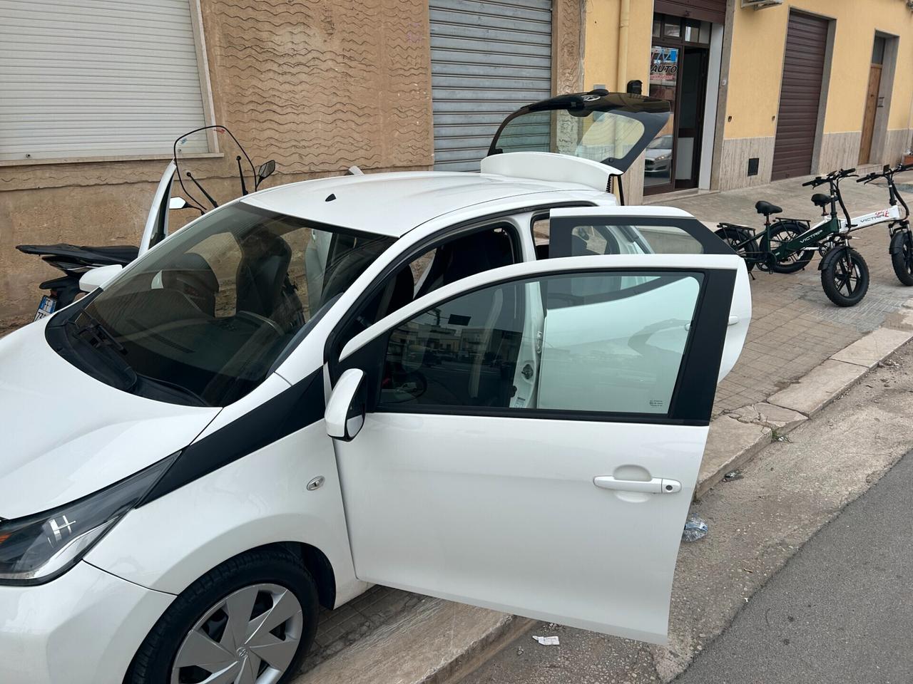 Toyota Aygo 1.0 VVT-i 69 CV 5 porte x-clusiv