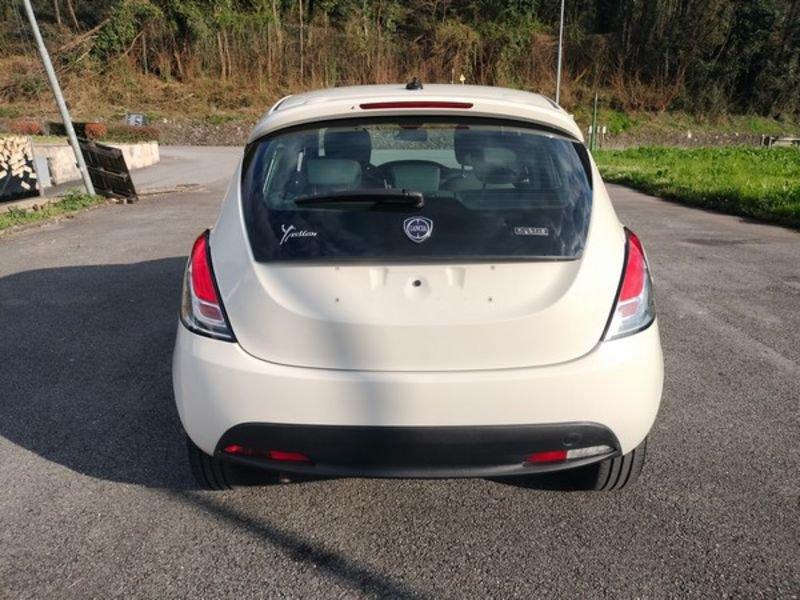 Lancia Ypsilon 1.0 FireFly 5 porte S&S Hybrid Silver