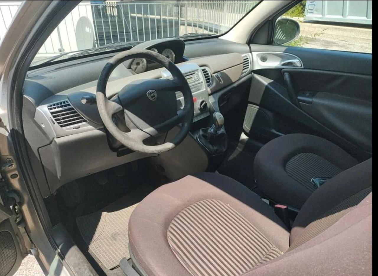 Lancia Ypsilon 1.2 69 CV Argento