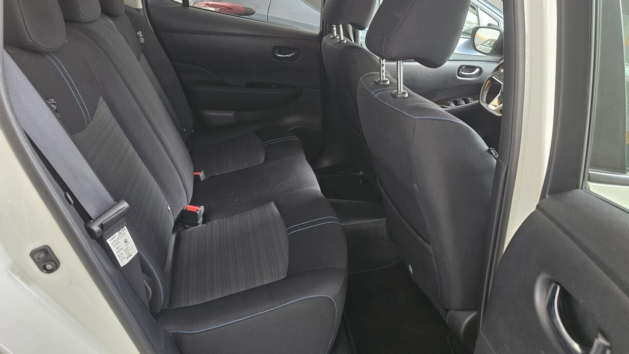 Nissan Leaf Acenta 40 kWh Hatchback 25.000 KM