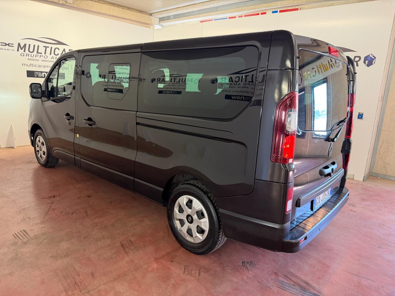 Renault Trafic passenger 9 Posti L2