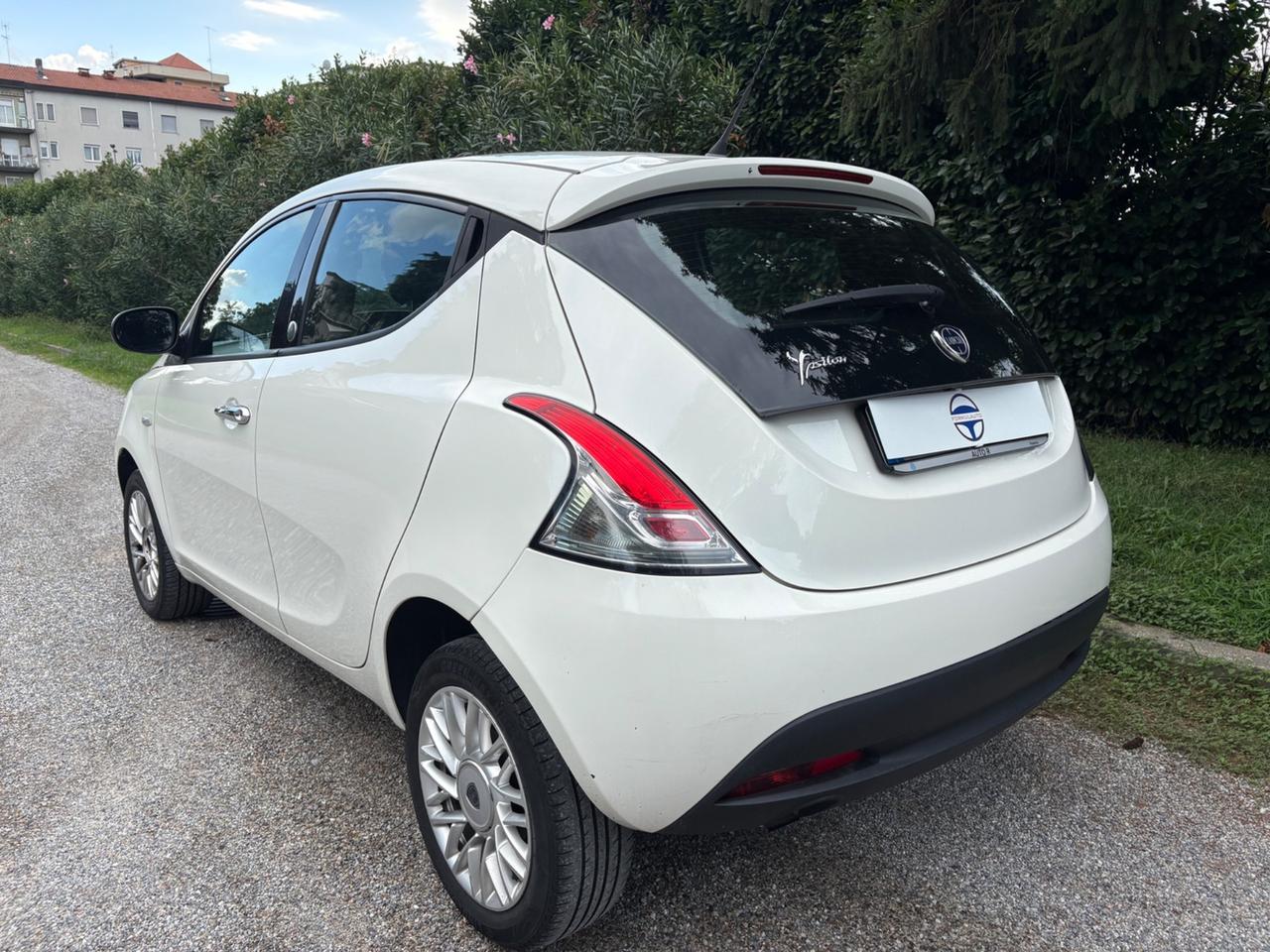 Lancia Ypsilon 0.9 TwinAir 85 CV 5 porte Metano Ecochic Gold