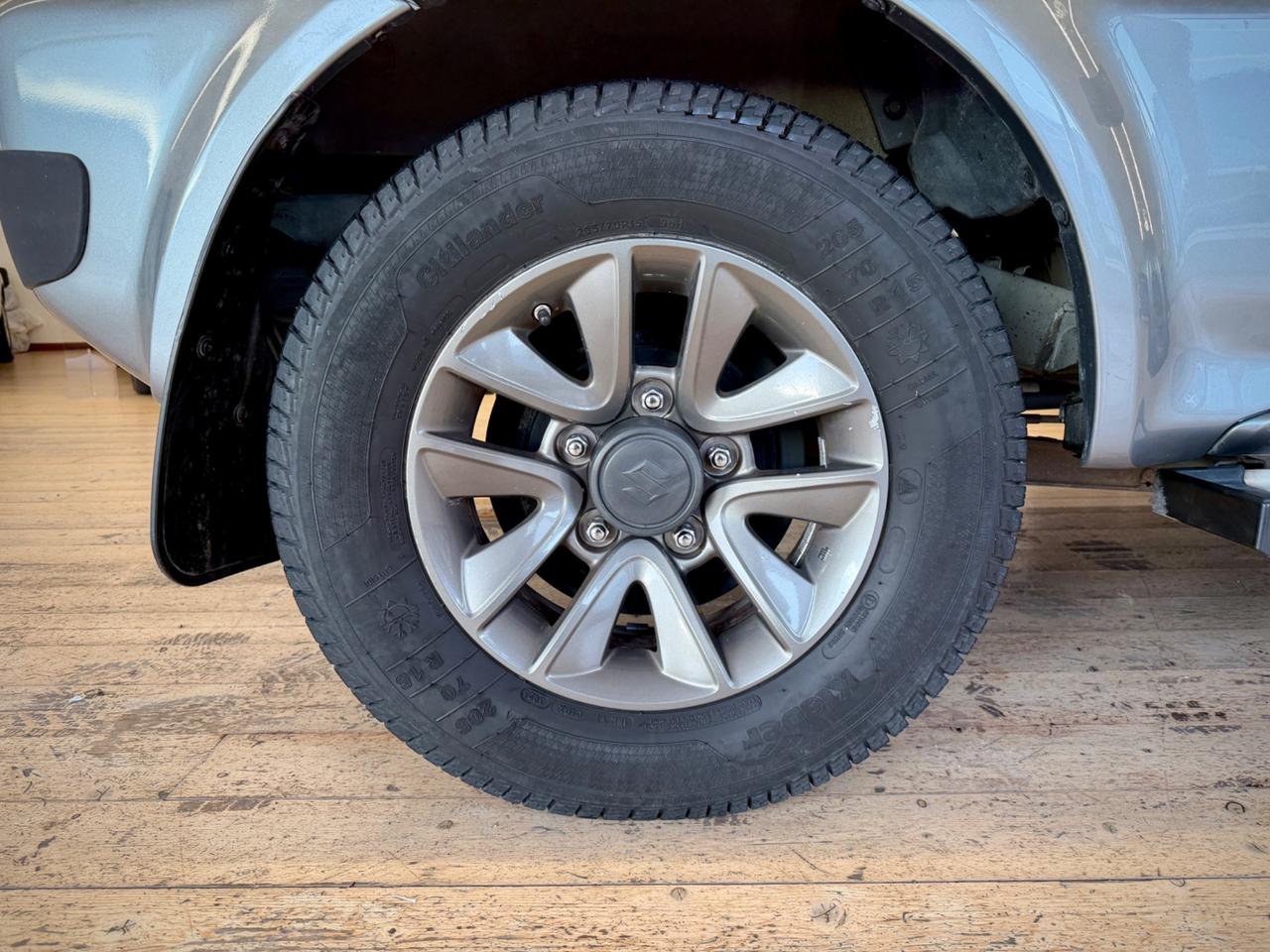 Suzuki Jimny 4X4 Evolution GANCIO TRAINO