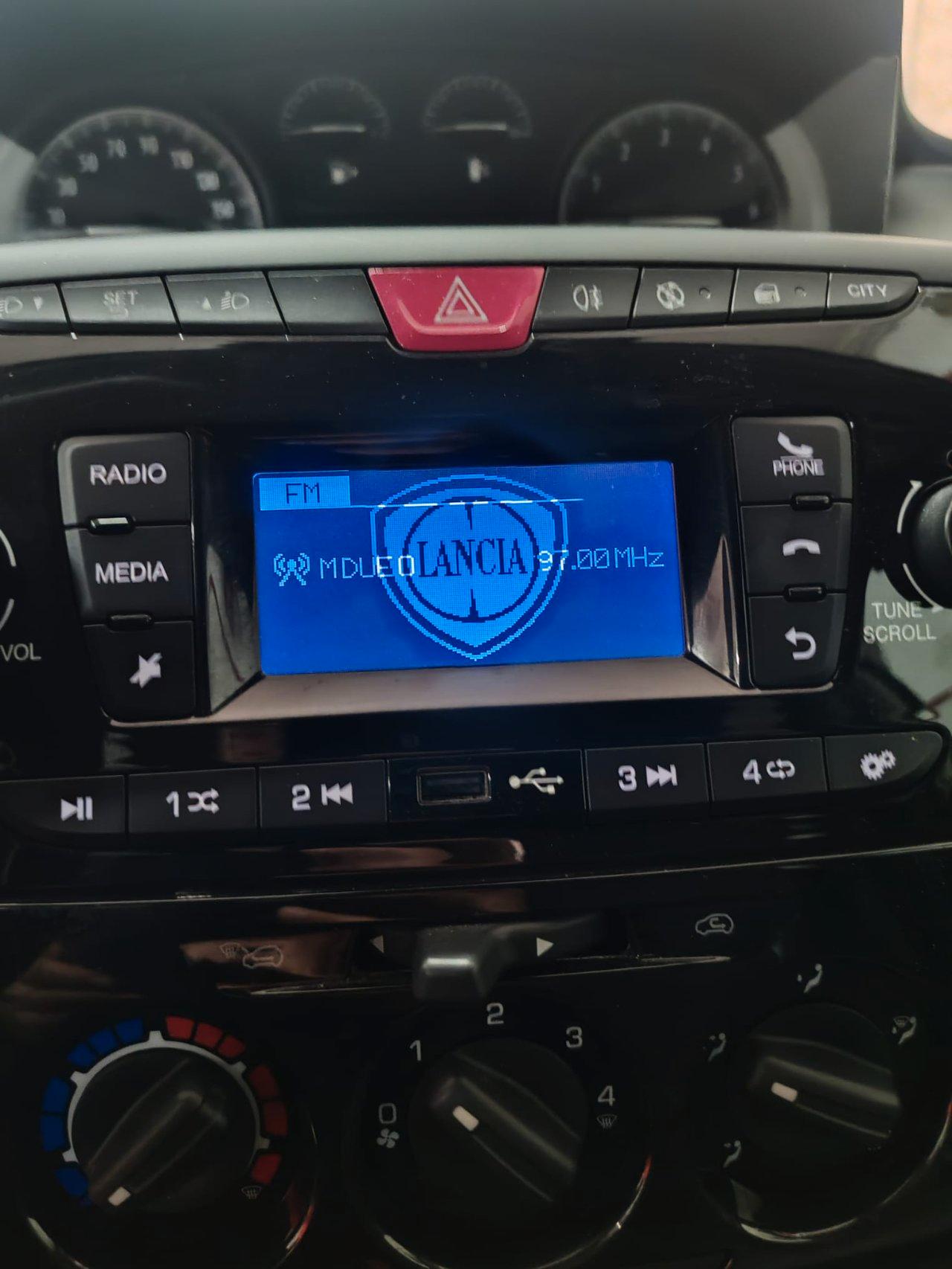 Lancia Ypsilon 5 Porte Ypsilon 1.0 firefly hybrid Silver s&s 70cv