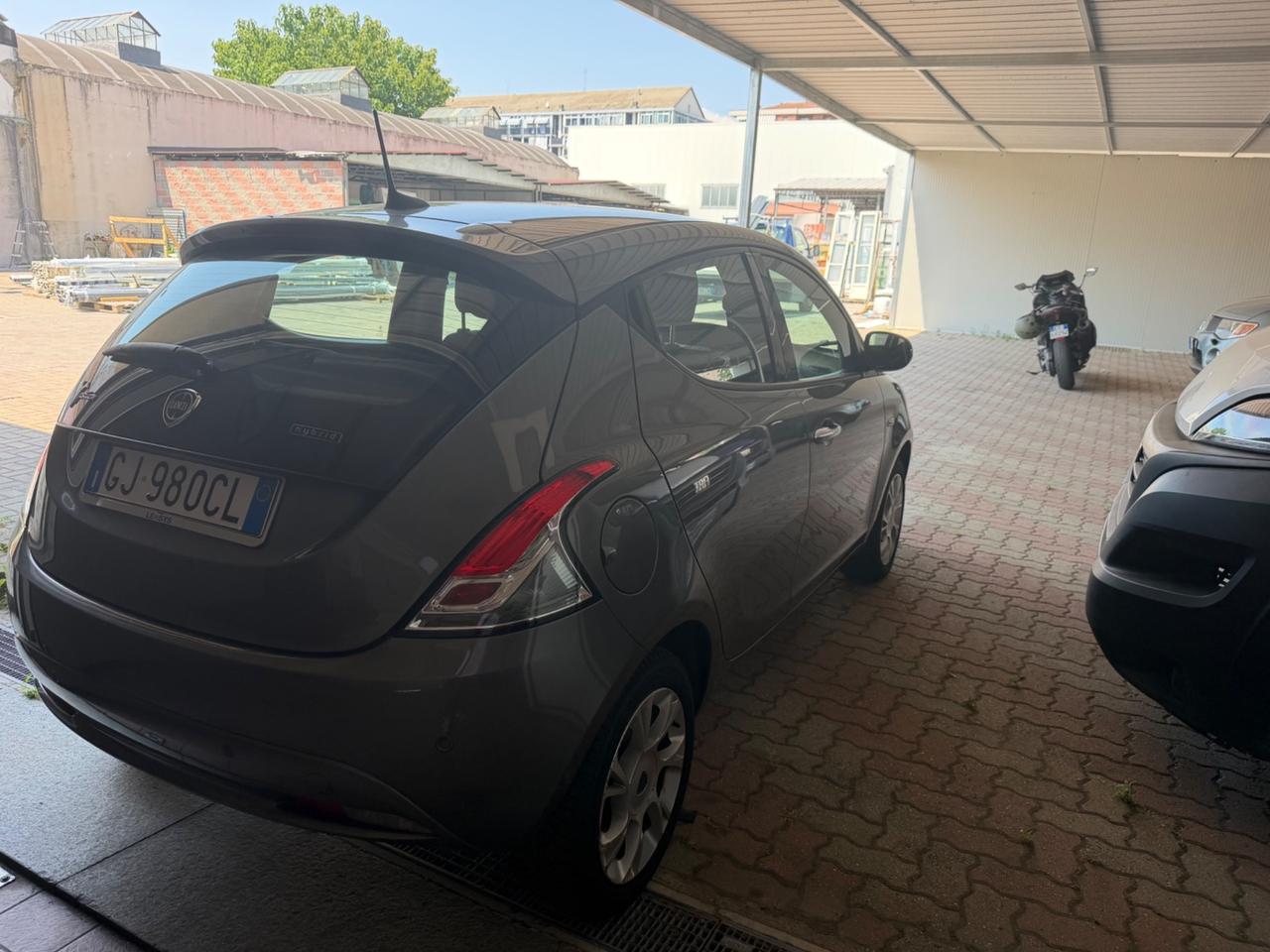 Lancia Ypsilon 1.0 FireFly 5 porte S&S Hybrid Gold