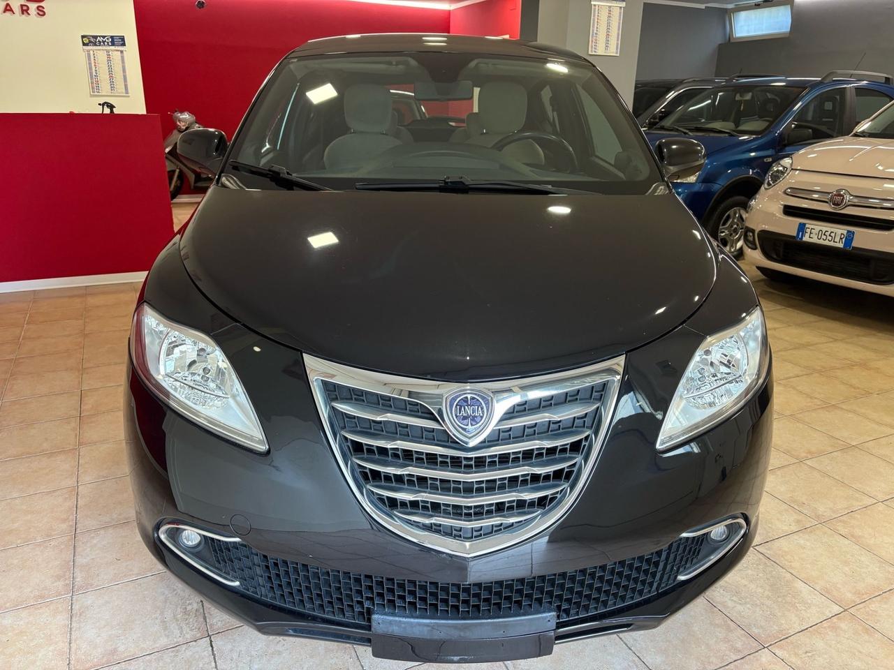 Lancia Ypsilon 0.9 TwinAir 85 CV 5 porte S&S Platinum