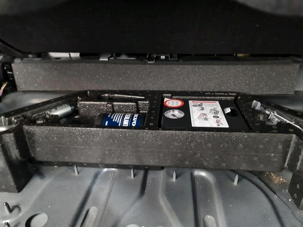 VOLVO XC40 1.5 T2 129CV 6M. MOMENTUM CORE ( FARI LED - COCKPIT - CRUISE - NAVI - PDC )