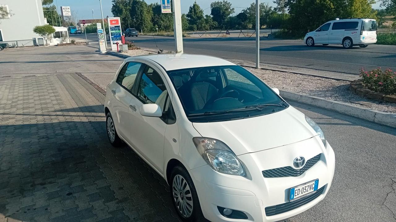 Toyota Yaris 1.0 5 porte Sol