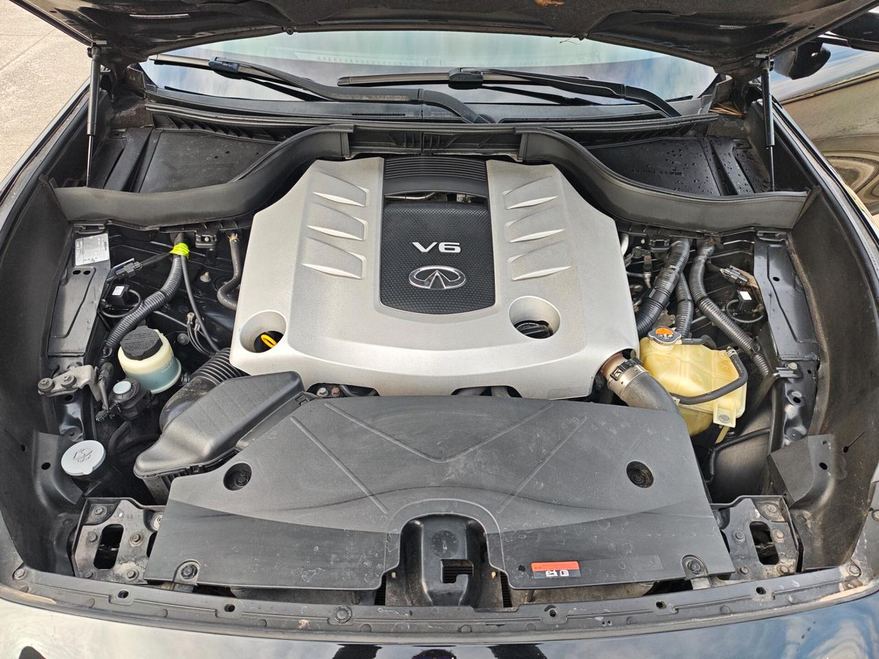 Infiniti QX70 3.0 diesel V6 AT S