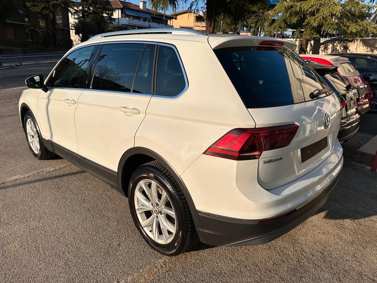 Volkswagen Tiguan 2.0 TDI SCR 4MOTION - VIRTUAL / NAVI / ALCANTARA / R18