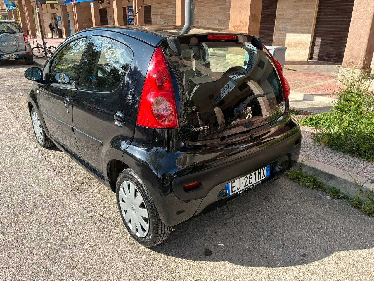 Peugeot 107 1.0 5p. gomme nuove-2011