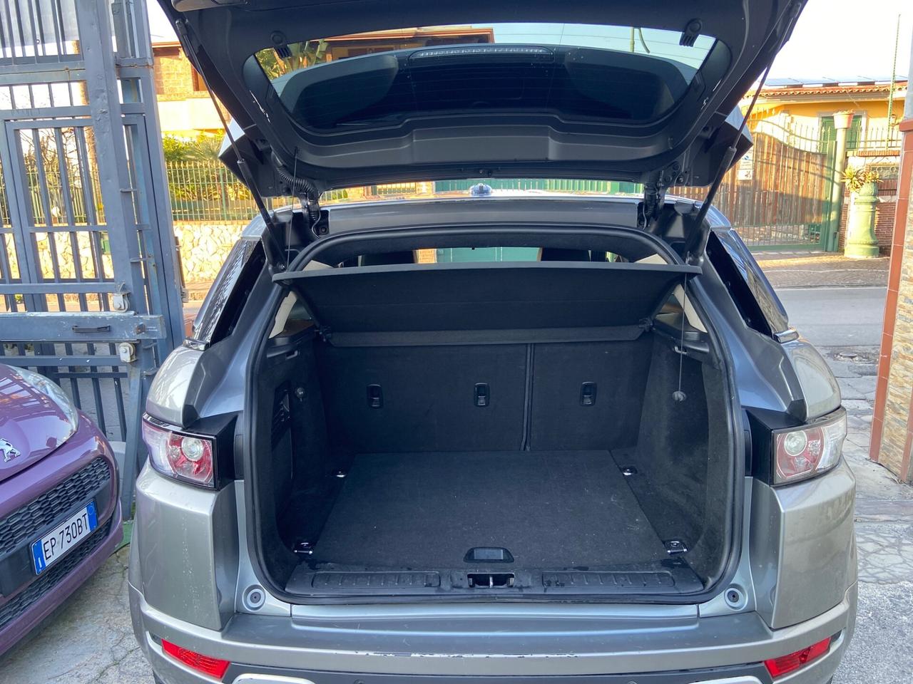 Land Rover Range Evoque 2.2 TD4 5p. Pure