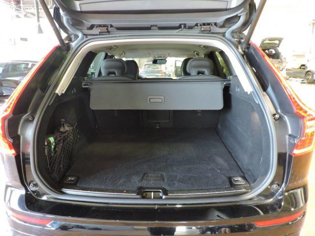 VOLVO XC60 B4 PLUS DARK AUTOMATICA AZIENDALE
