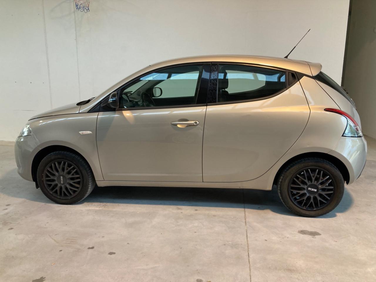 Lancia Ypsilon 1.2 69 CV 5 porte Elefantino pochi chilometri