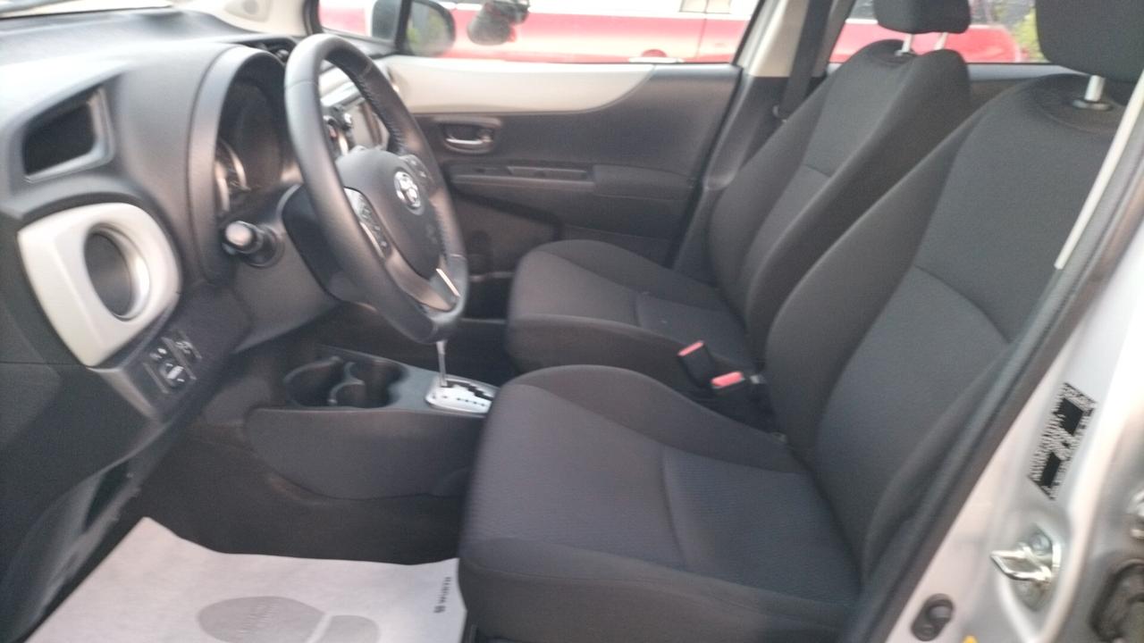 Toyota Yaris 1.5 Hybrid 5 porte Lounge**PREZZO REALE**