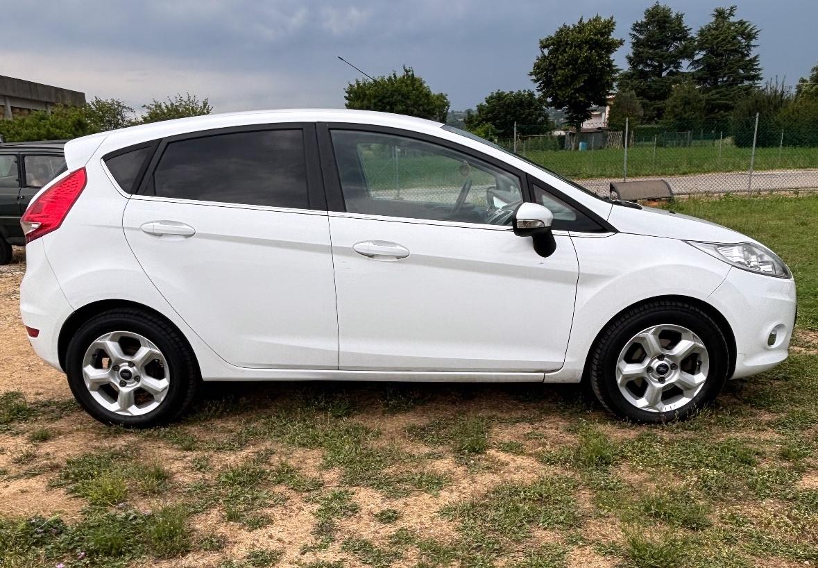 Ford Fiesta 1.4 5 porte Bz.- GPL Titanium