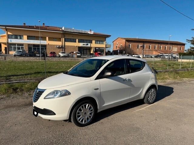 Lancia Ypsilon 1.2 benzina ok neopatentati