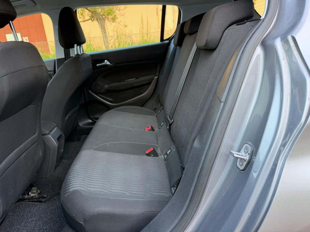 Peugeot 308 Berlina HDi 100 CV EURO 6B